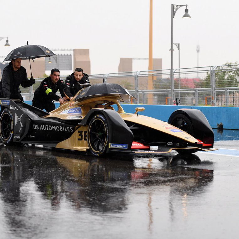 BMW da Costa mengalahkan Vergne untuk kemenangan pertama di era baru FE