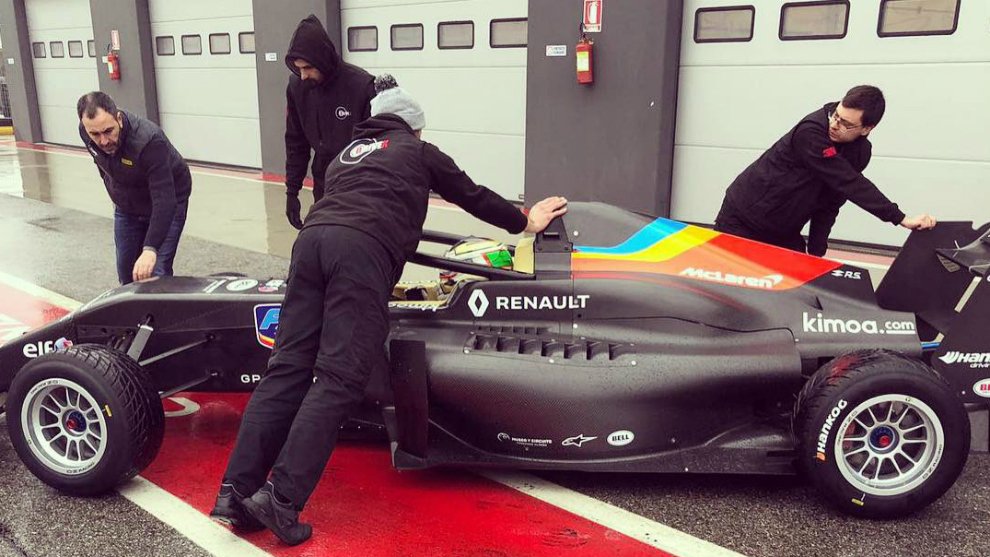 Fewtrell continues as Renault junior, moves into F3