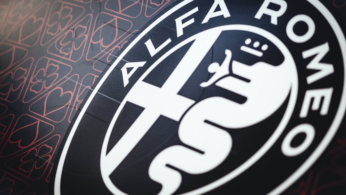 Alfa Romeo menggoda livery F1 saat mobil 2019 melakukan debut lintasan