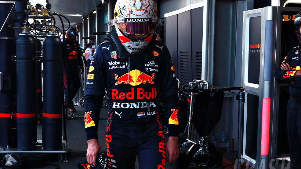 Lewatkan Kesempatan Bangun Jarak dari Hamilton, Max Verstappen Kesal