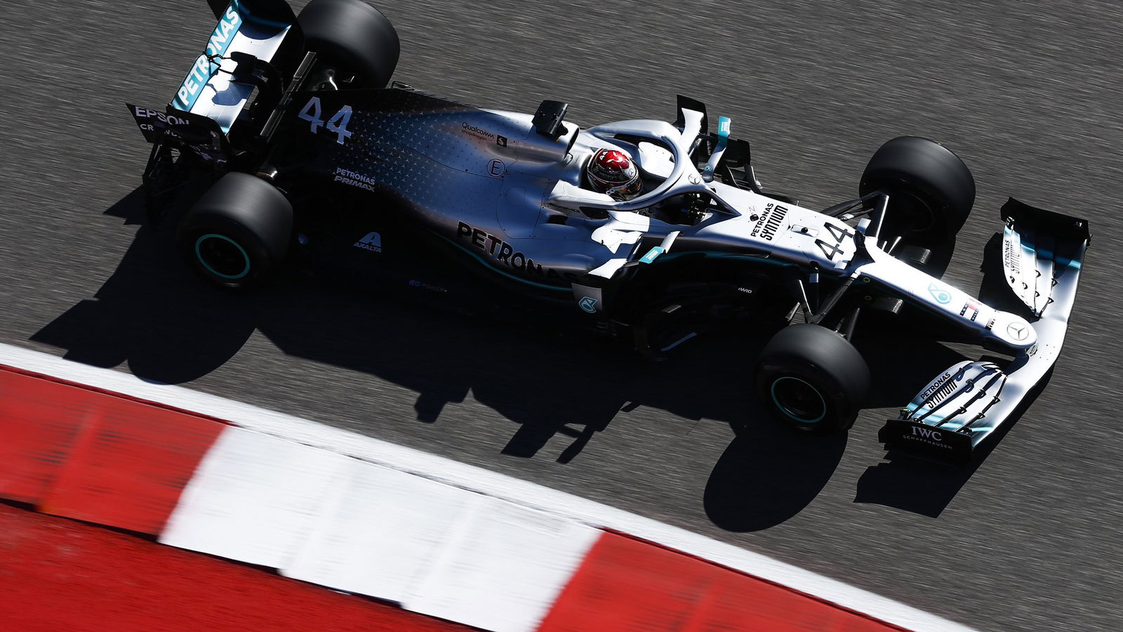 Hamilton fastest in US GP FP2, Grosjean crashes