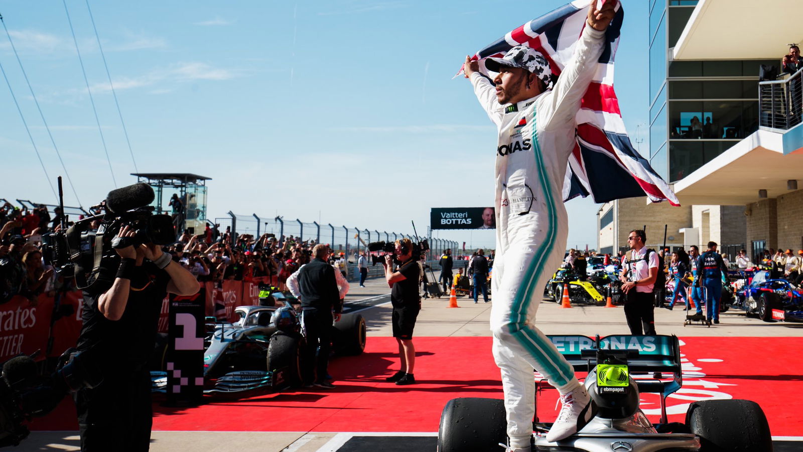 Hamilton working on F1 ‘masterpiece’ to catch Schumacher