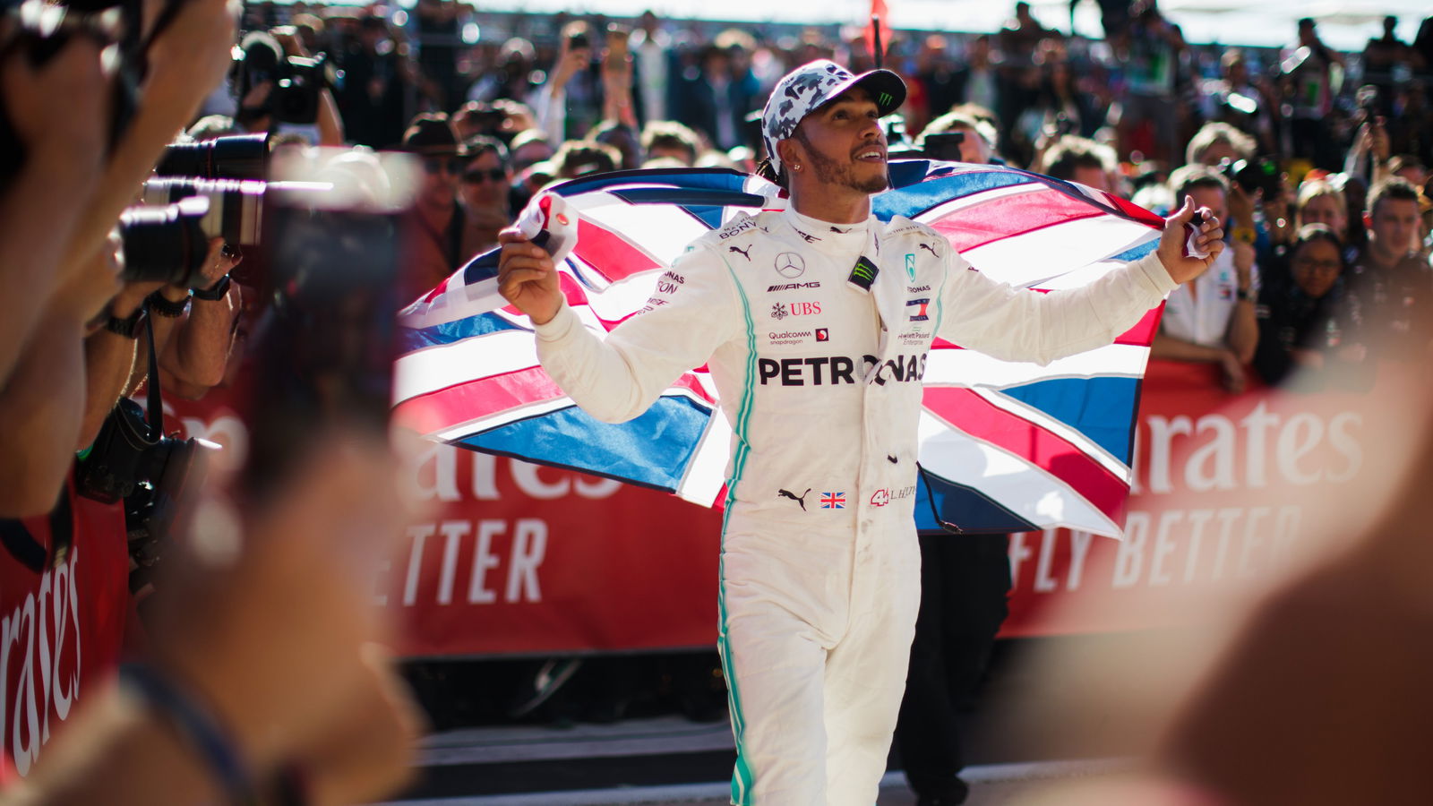 Hamilton ready to ‘get in the ring’ over new F1 contract