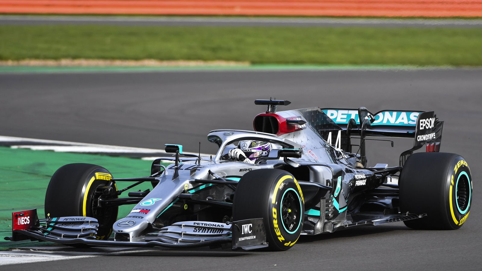 Juara dunia F1 Hamilton mengendarai Mercedes 'W11 untuk pertama kalinya