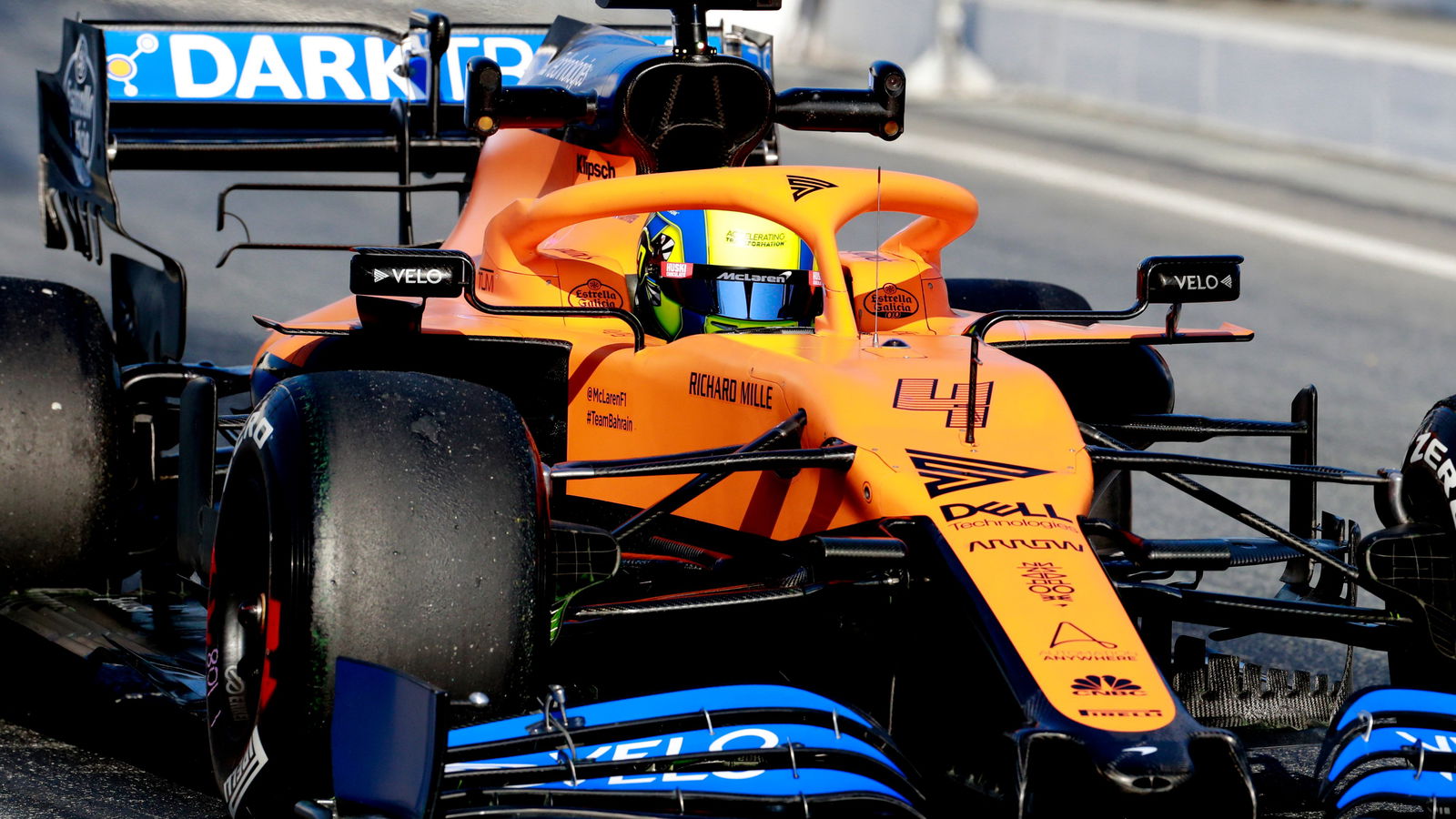 Norris mengundang Kapten Tom Moore untuk tur di McLaren F1 HQ