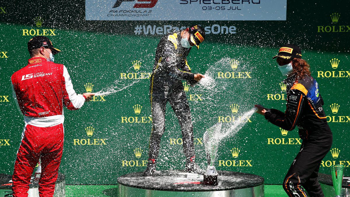 Prosedur podium baru yang berjarak secara sosial dijelaskan