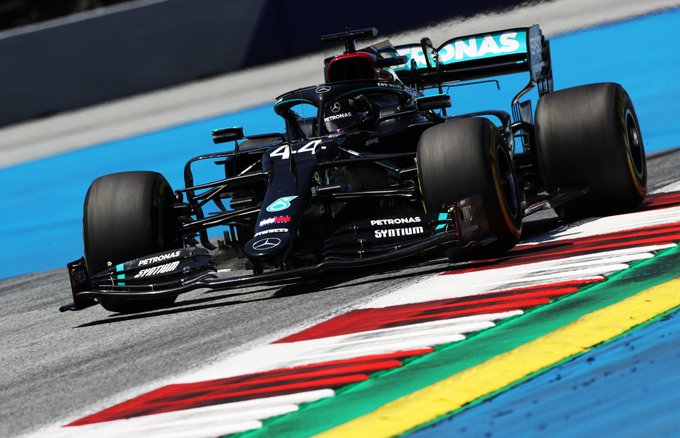 Ricciardo escapes injury in heavy F1 FP2 shunt, apologises to team