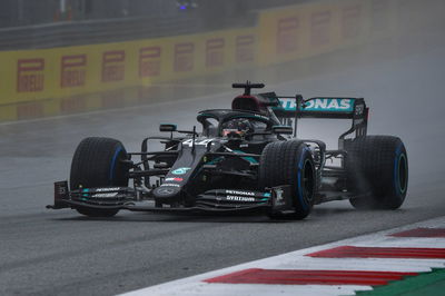 'Heart in mouth' Hamilton menyerbu tiang F1 yang brilian