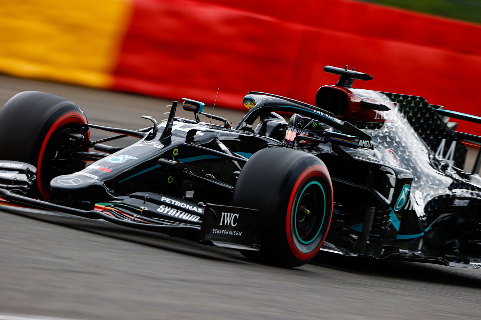 Hamilton dedicates F1 Belgian GP pole to US actor Boseman
