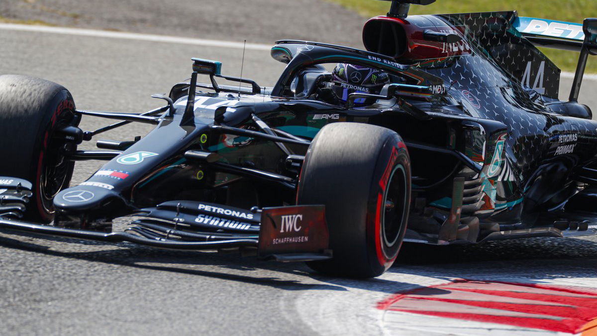 Hamilton mengklaim tiang GP Italia dengan lap F1 tercepat yang pernah ada