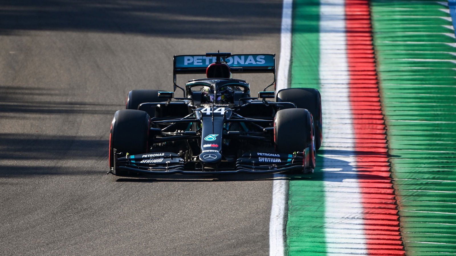 ‘Incredibly fast’ Imola F1 circuit will be “phenomenal” in qualifying - Hamilton