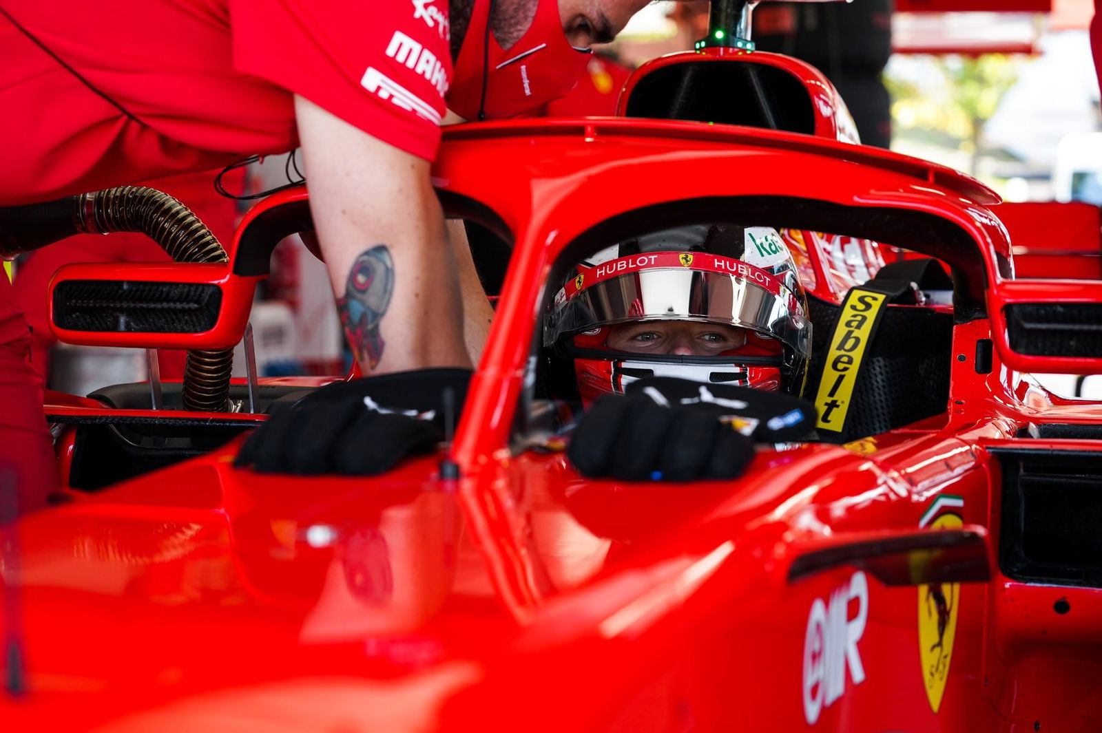 Grosjean menjalani operasi pada tangan yang cedera setelah kecelakaan F1 Bahrain