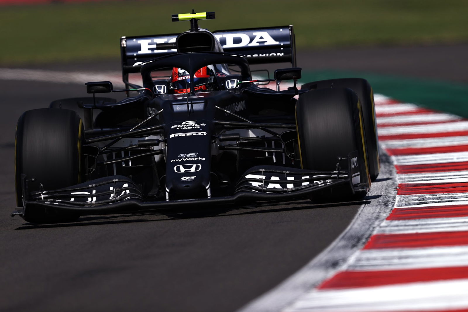 Hamilton Akui Sulit bagi Mercedes Membendung Red Bull