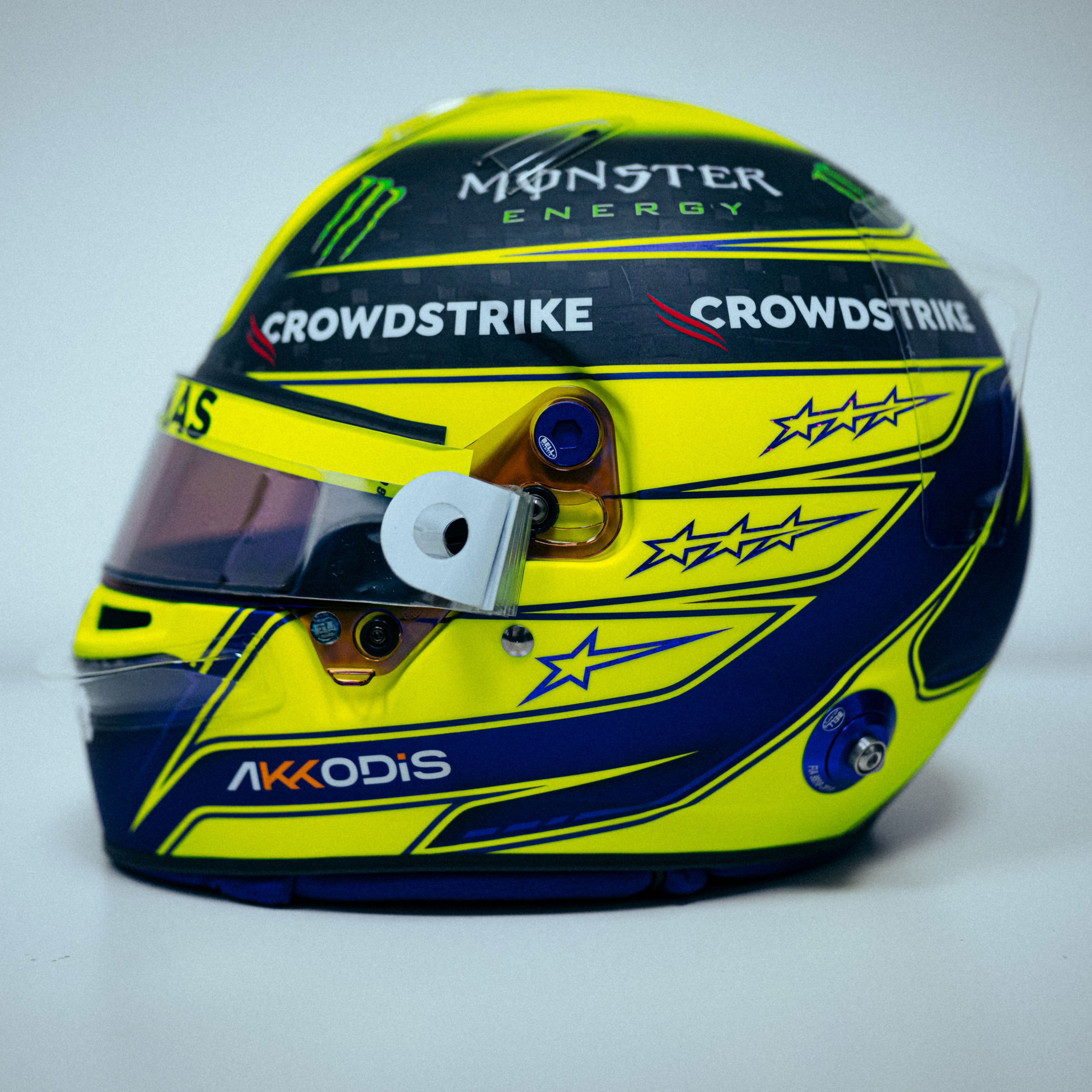 Ricciardo unveils Rossi-inspired helmet for race day at Monza