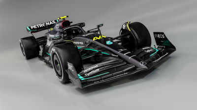 Mercedes Perkenalkan W14, Balik ke Warna Hitam