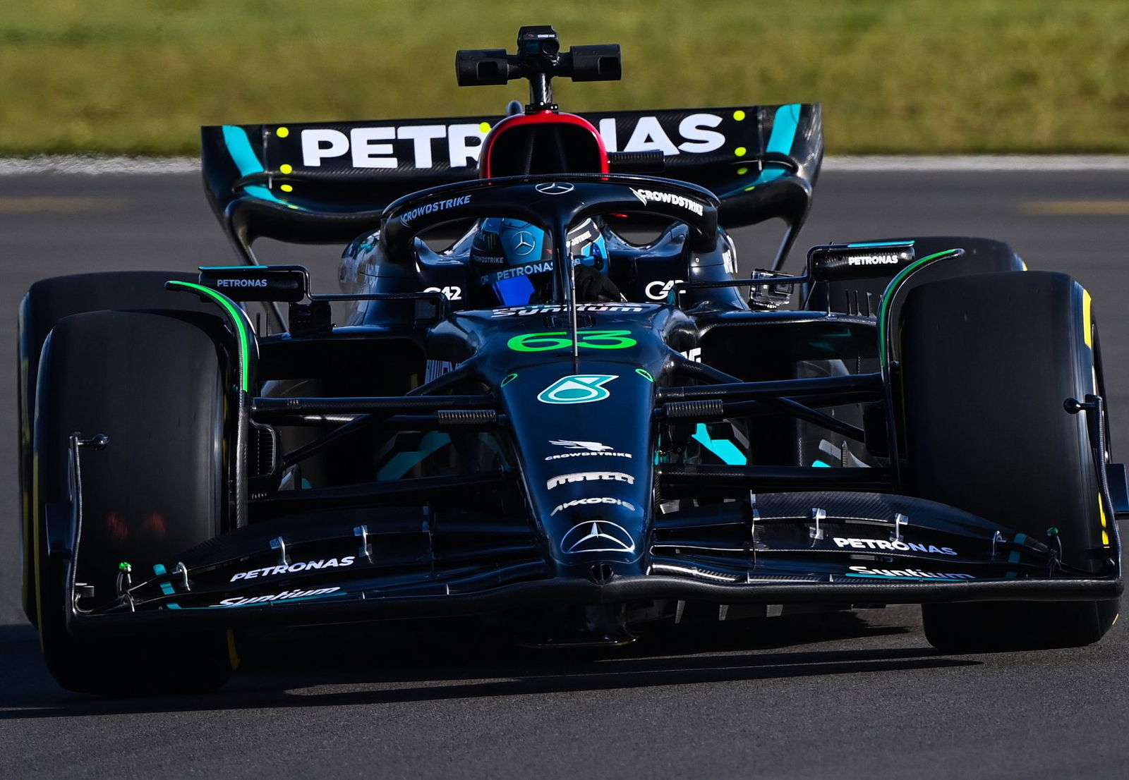 Mercedes akan Memajang W13 Mereka di Lobi Pabrik
