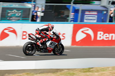 British Superbikes: kegembiraan ganda untuk Irwin di Knockhill