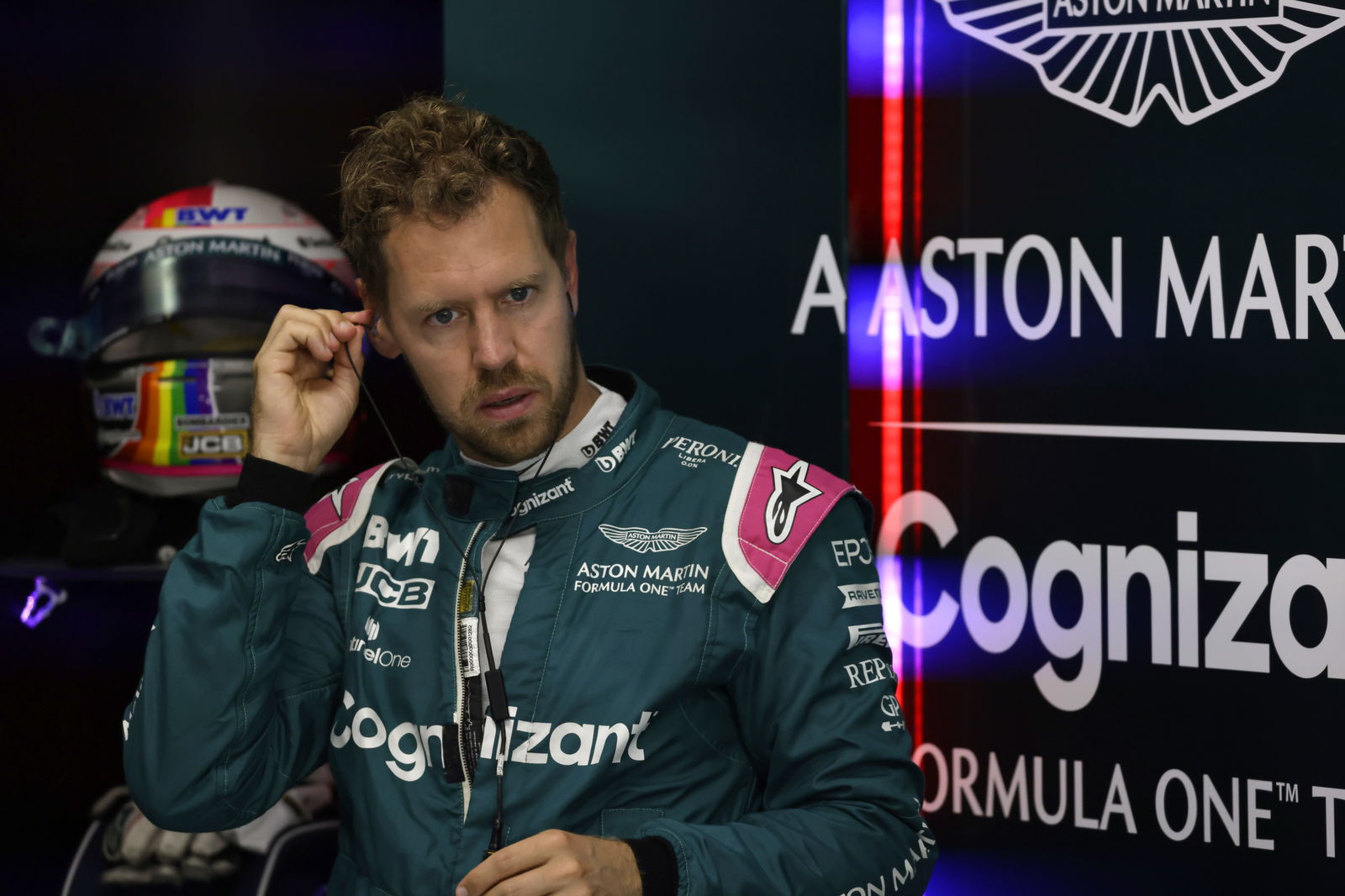 Aston Martin Coba Ajukan Banding atas Diskualifikasi Vettel