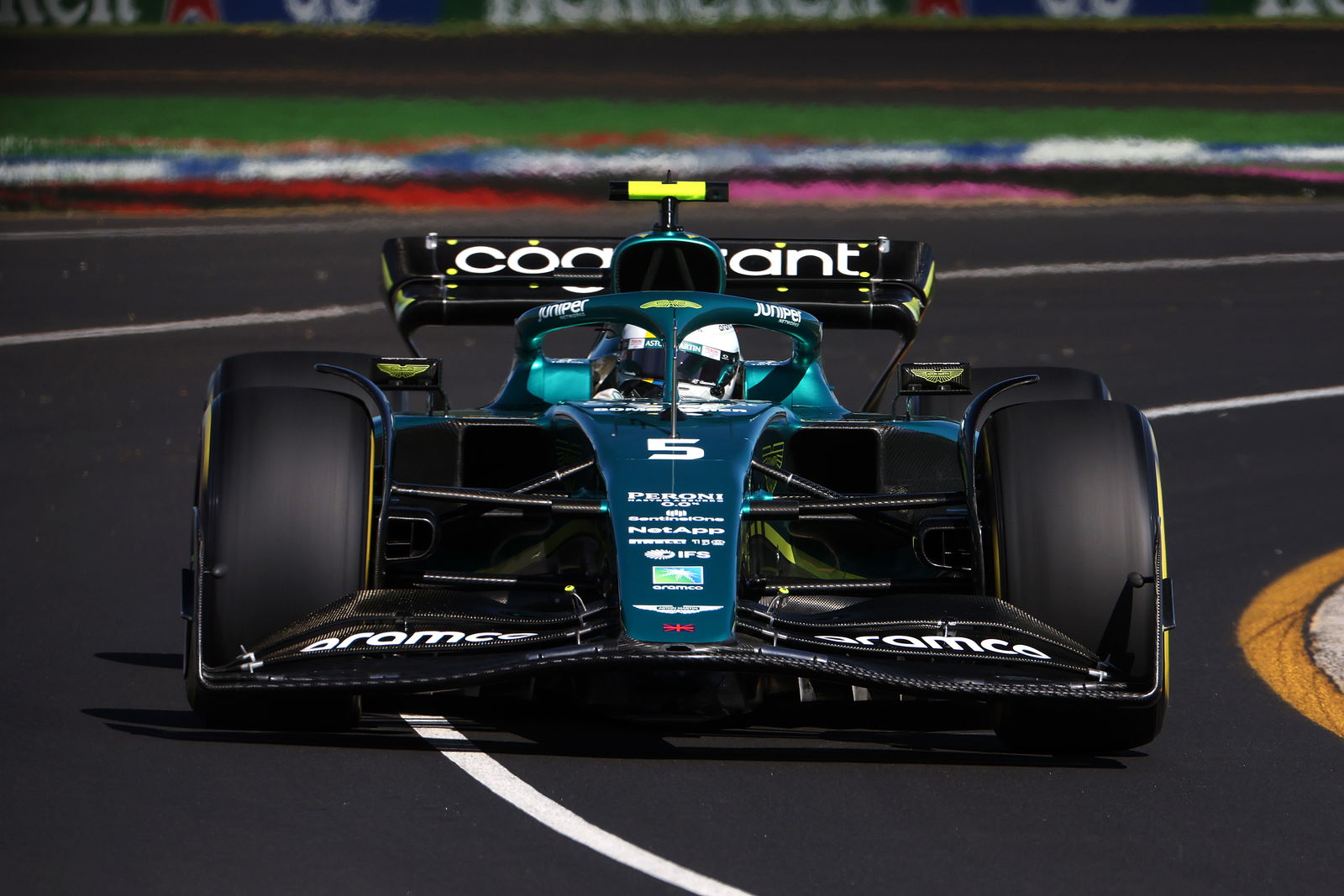 F1 GP Australia: Sainz Memimpin Ferrari 1-2 pada Latihan Pembuka
