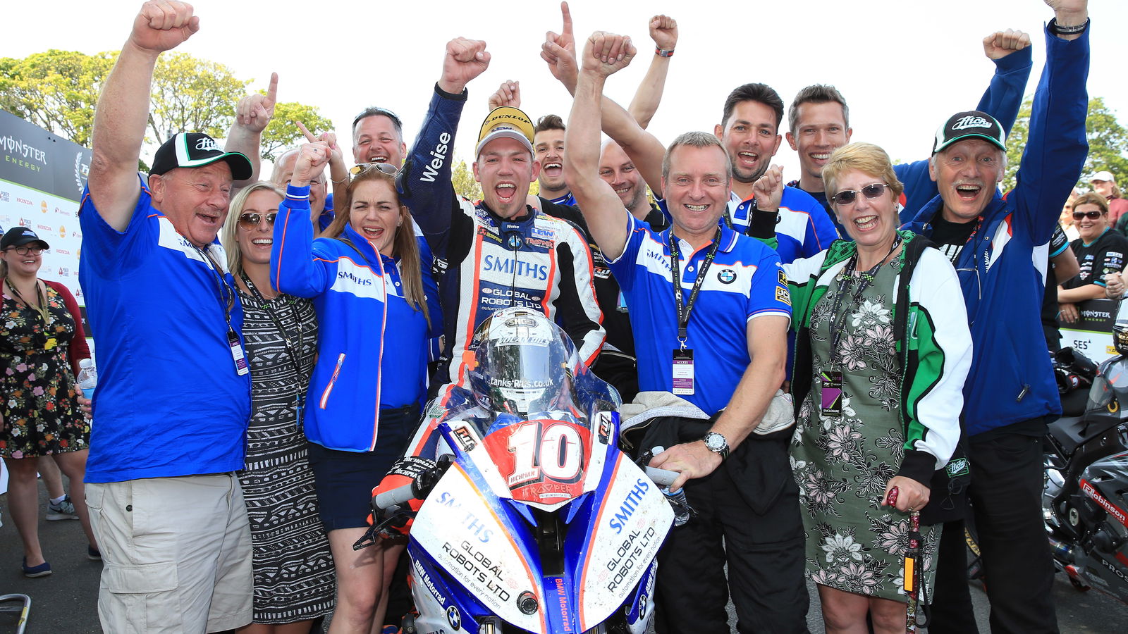 TT 2018: Hickman salutes maiden success after Superstock thriller