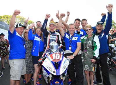 TT 2018: Hickman salutes maiden success after Superstock thriller