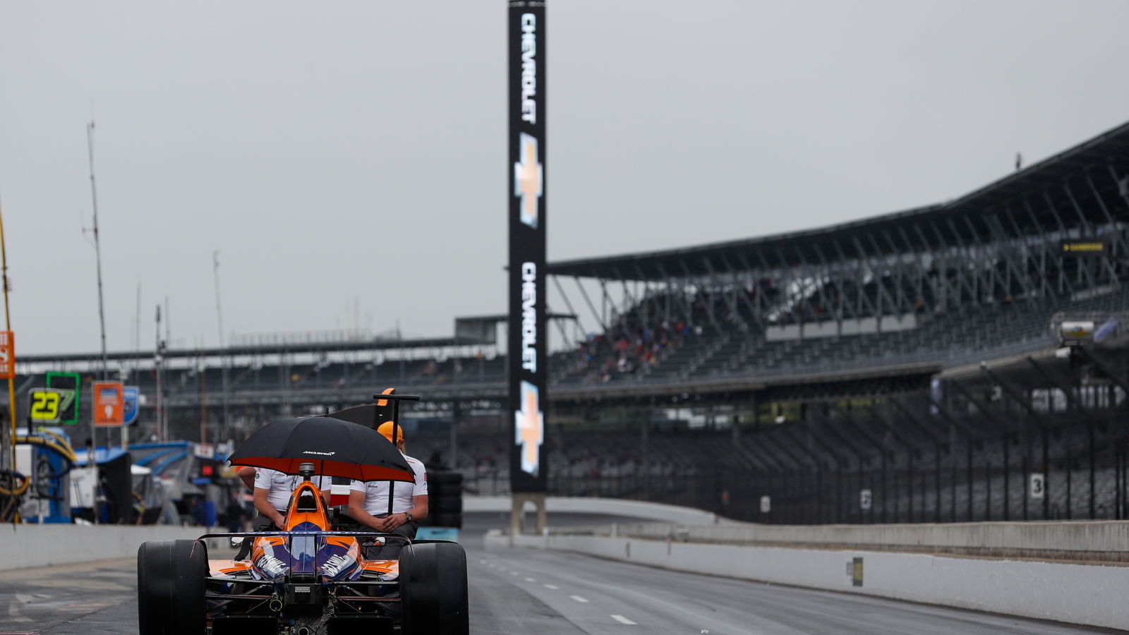 Rain puts Indy 500 qualifying in limbo