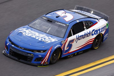 Hendrick 1-2, Larson Meraih Pole Daytona 500 Pertamanya