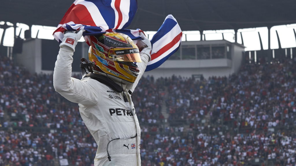 Hamilton: Mercedes cannot afford to stand still ahead of tougher F1 title fight