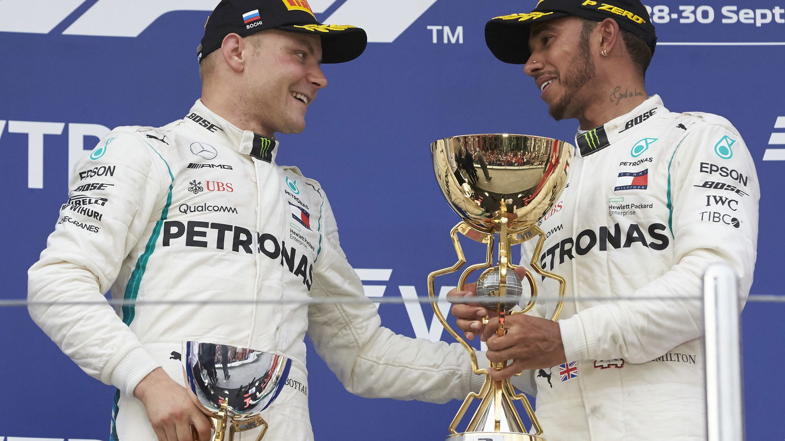Bottas tidak mau menerima hadiah kemenangan F1 dari Hamilton