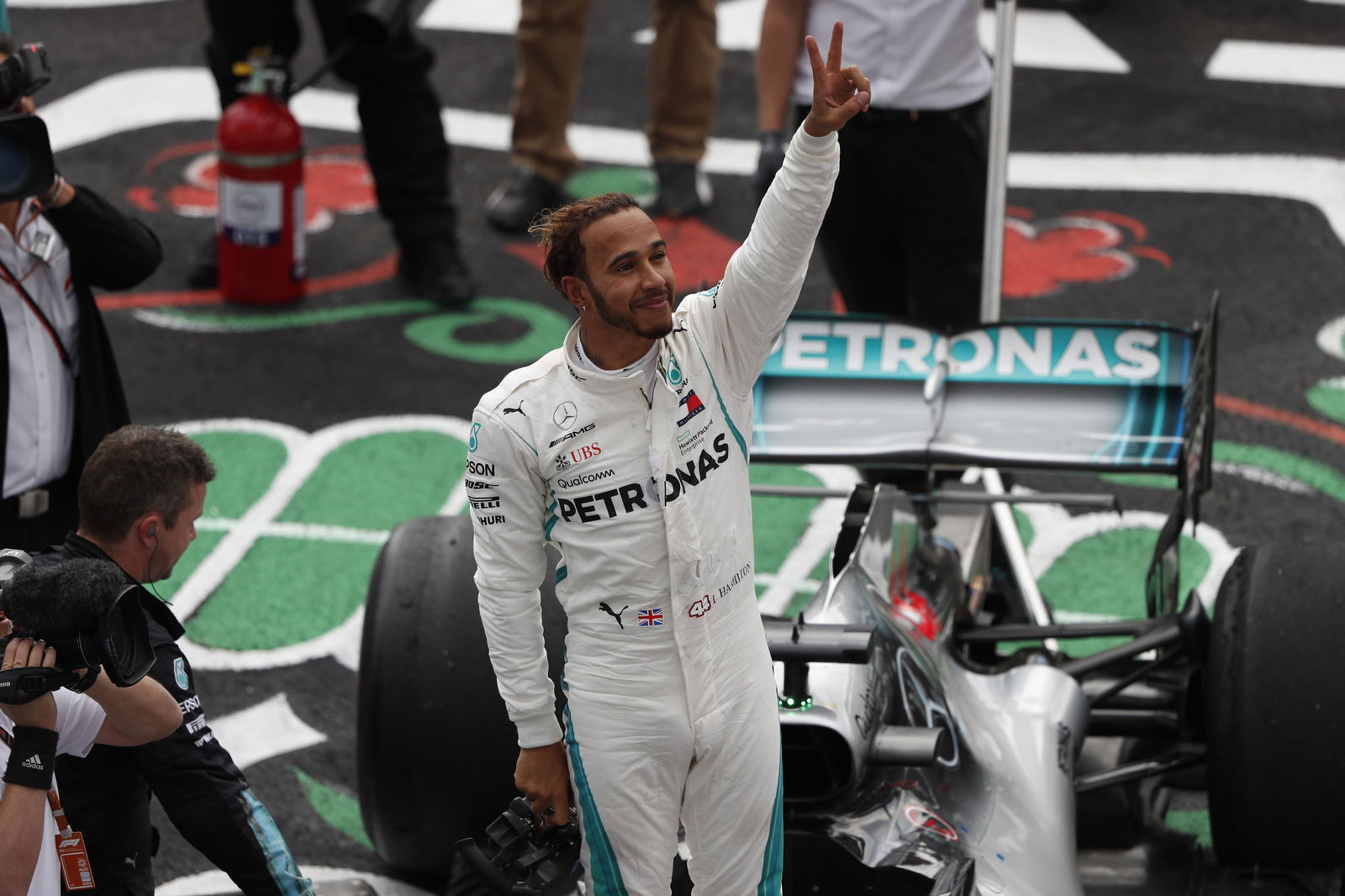 Hamilton wants more working from home and less flying in new Mercedes F1 deal