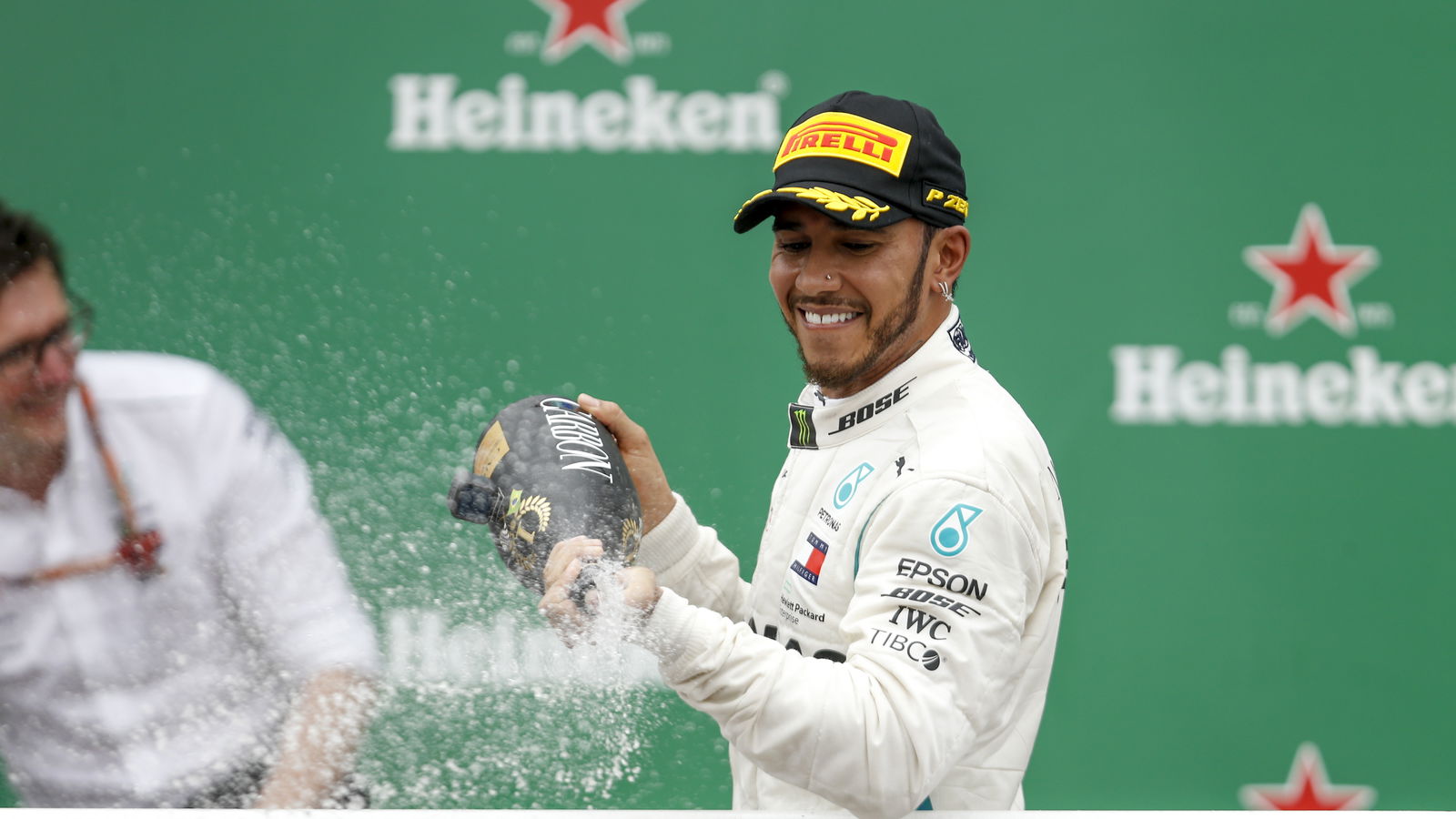 'Luar biasa' Hamilton tidak terpisahkan dari kesuksesan Mercedes F1 - Wolff
