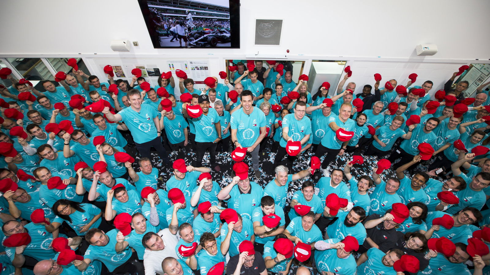 Mercedes celebrates fifth F1 title double with Lauda tribute