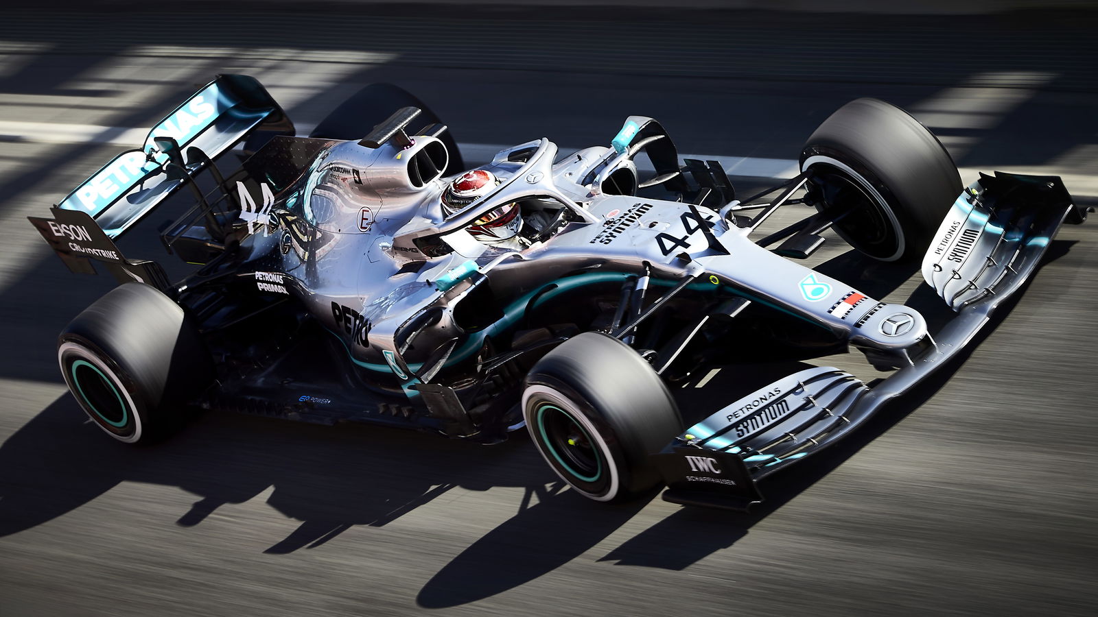 Hamilton left unimpressed with Pirelli's 2019 F1 tyres