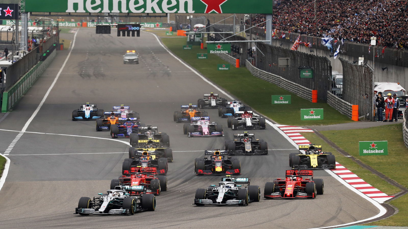 Hamilton 'menebus' dirinya dengan mengakhiri start F1 yang buruk