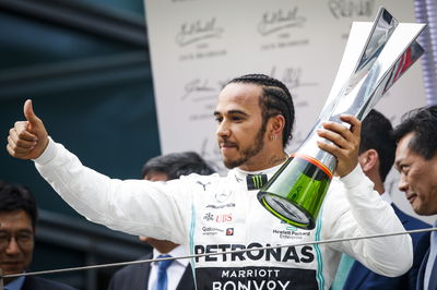 Hamilton eases to Chinese GP victory, tensions flare at Ferrari