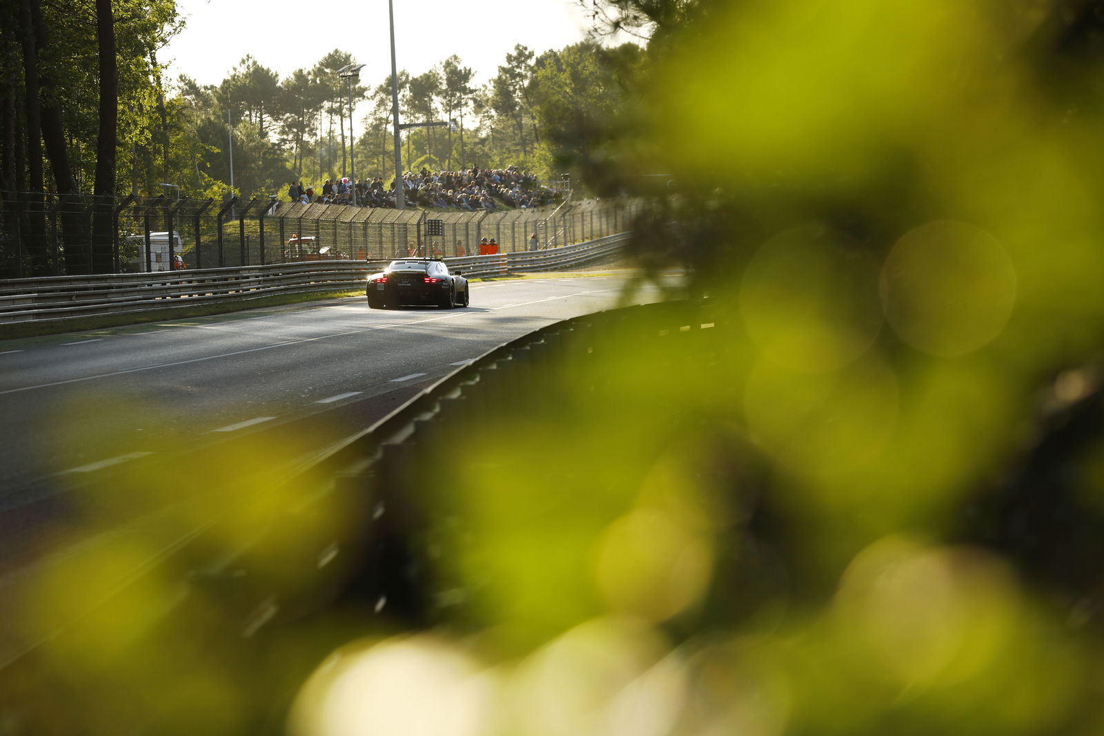 Conway menempa keunggulan awal pada jam buka di Le Mans