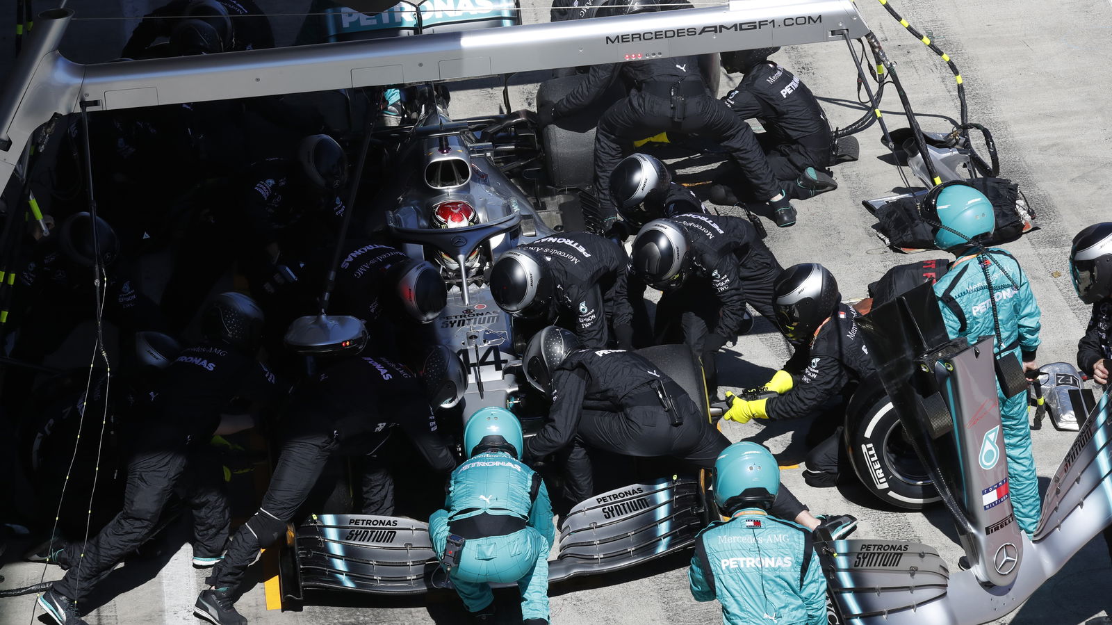 Mercedes reveals extent of Hamilton’s front wing damage