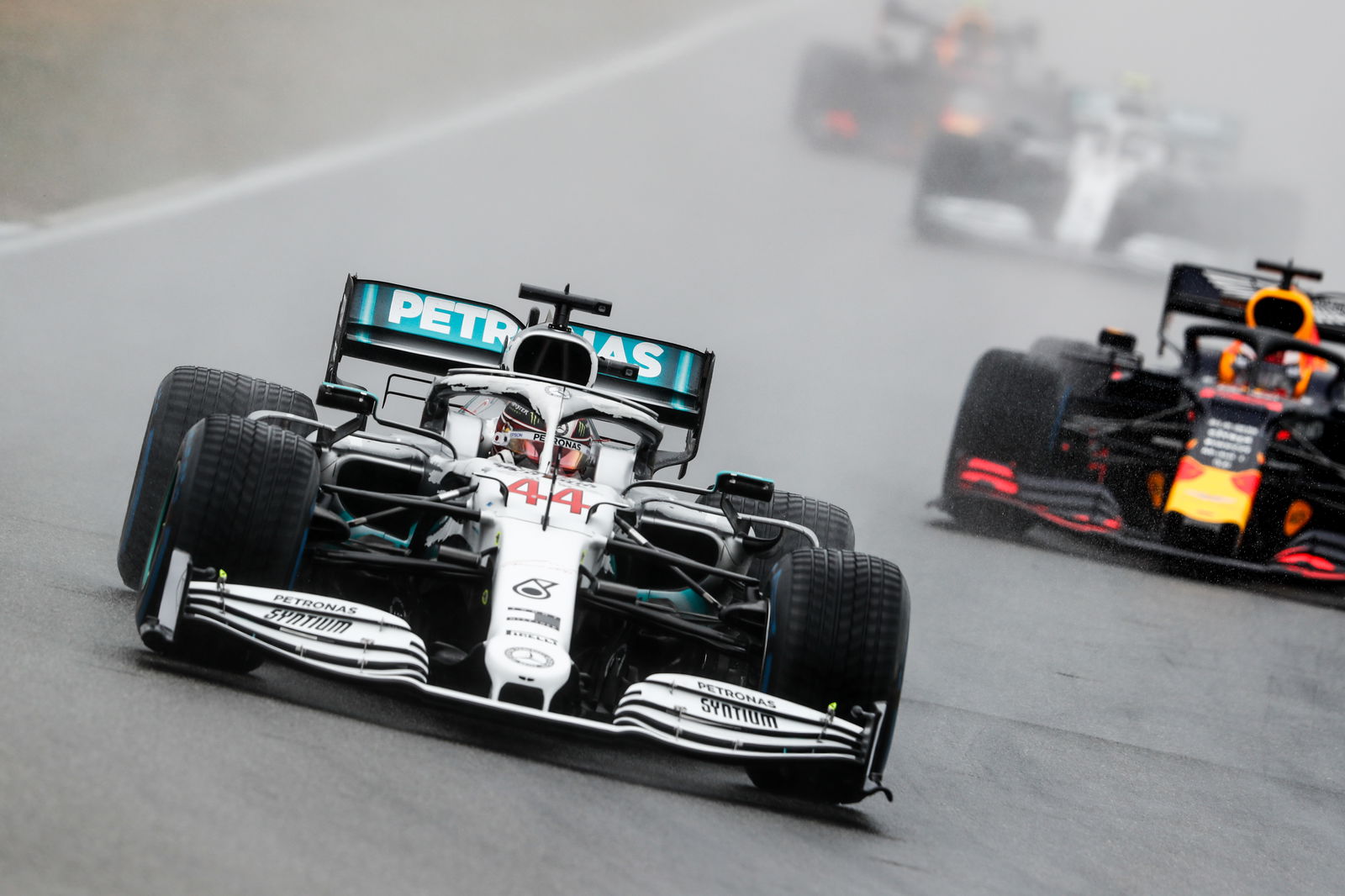 Siapa yang akan mengemudi untuk setiap tim F1 jika seorang pembalap terjangkit COVID-19?