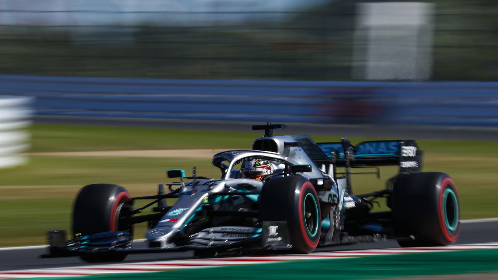 Mercedes: Hamilton dengan dua kendaraan adalah 