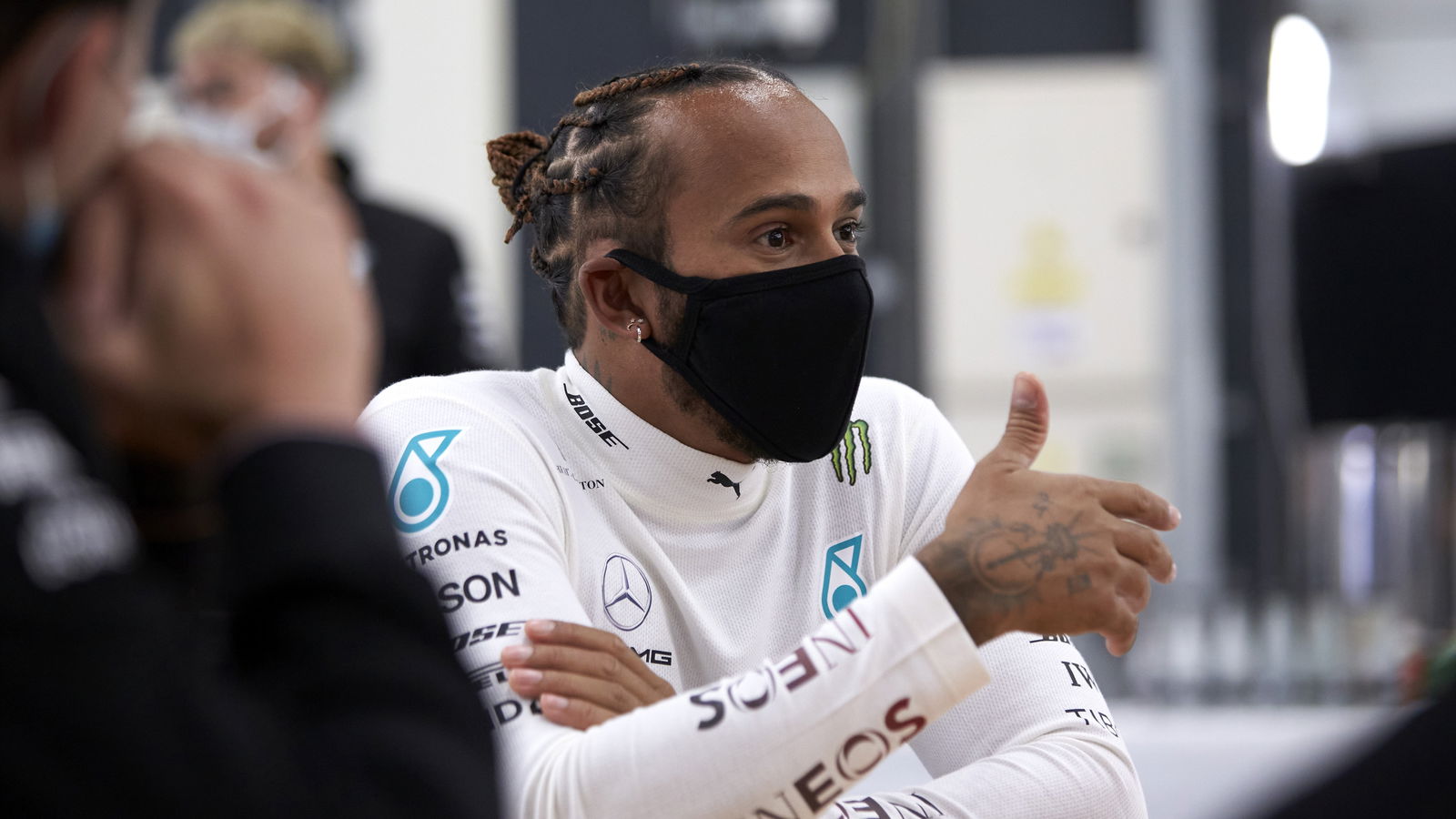 Hamilton tidak menargetkan sesama pembalap F1 dengan kritik diam