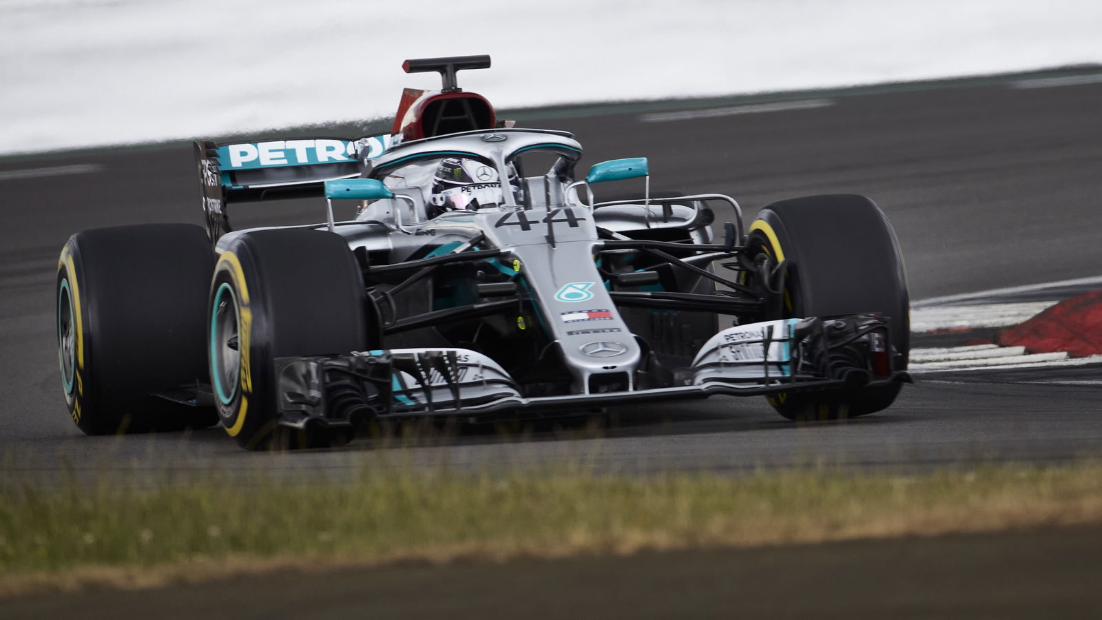 Hamilton kembali beraksi di F1 untuk Mercedes dalam tes Silverstone