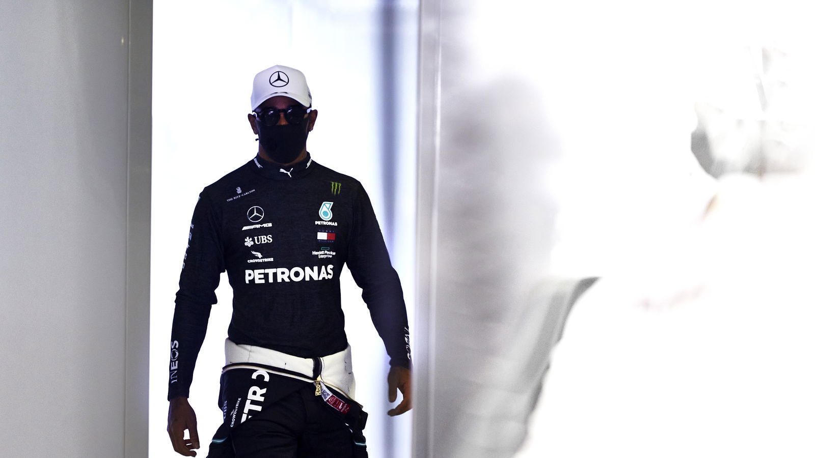 Hamilton menemui direktur balapan F1 Masi untuk memperdebatkan penalti
