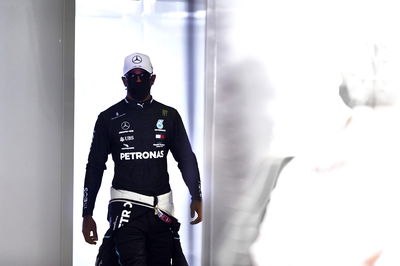 Hamilton menemui direktur balapan F1 Masi untuk memperdebatkan penalti