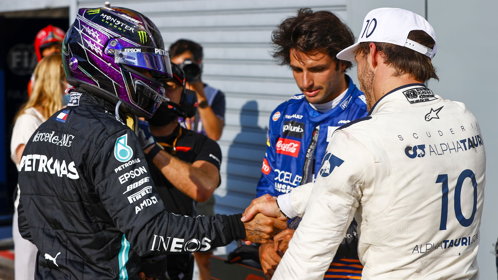 Hamilton: Gasly layak mendapatkan kemenangan F1 pertama setelah perawatan Red Bull