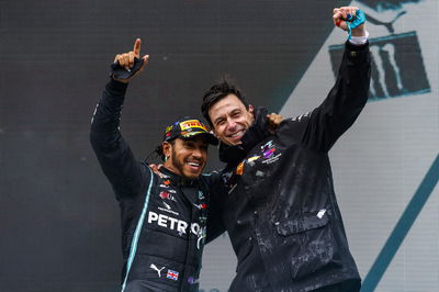 Mercedes Sama Sekali Tidak Meragukan Komitmen Lewis Hamilton