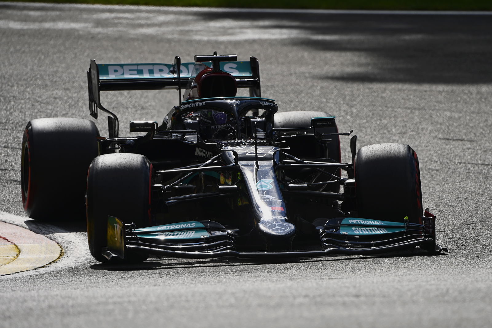 Verstappen tops F1 Belgian GP second practice then crashes