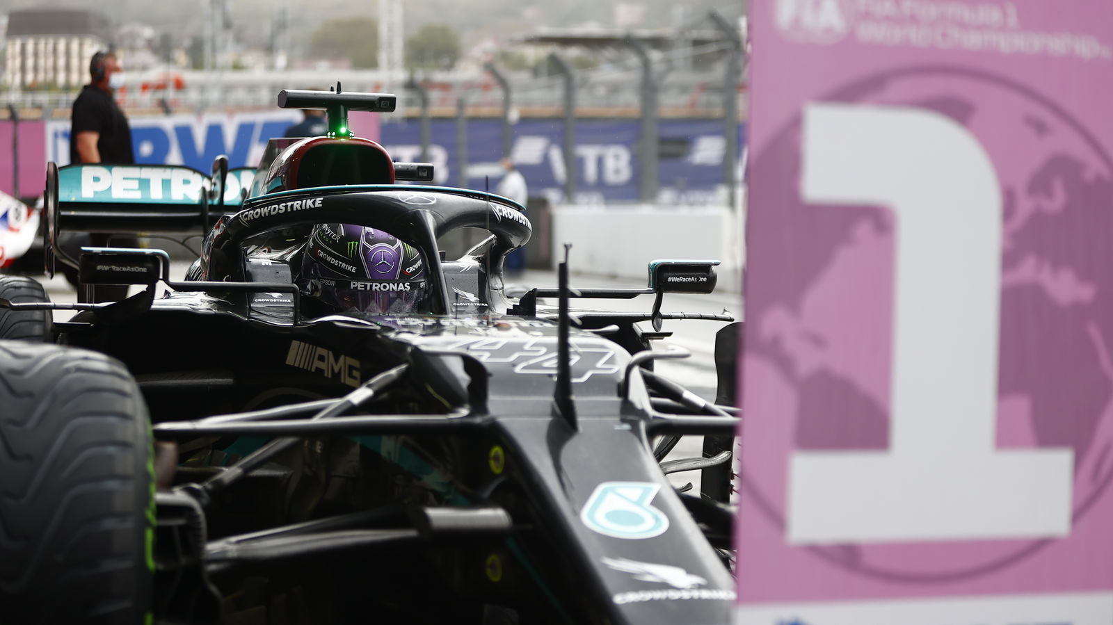 Mercedes must be “really aggressive” in F1 title race - Wolff