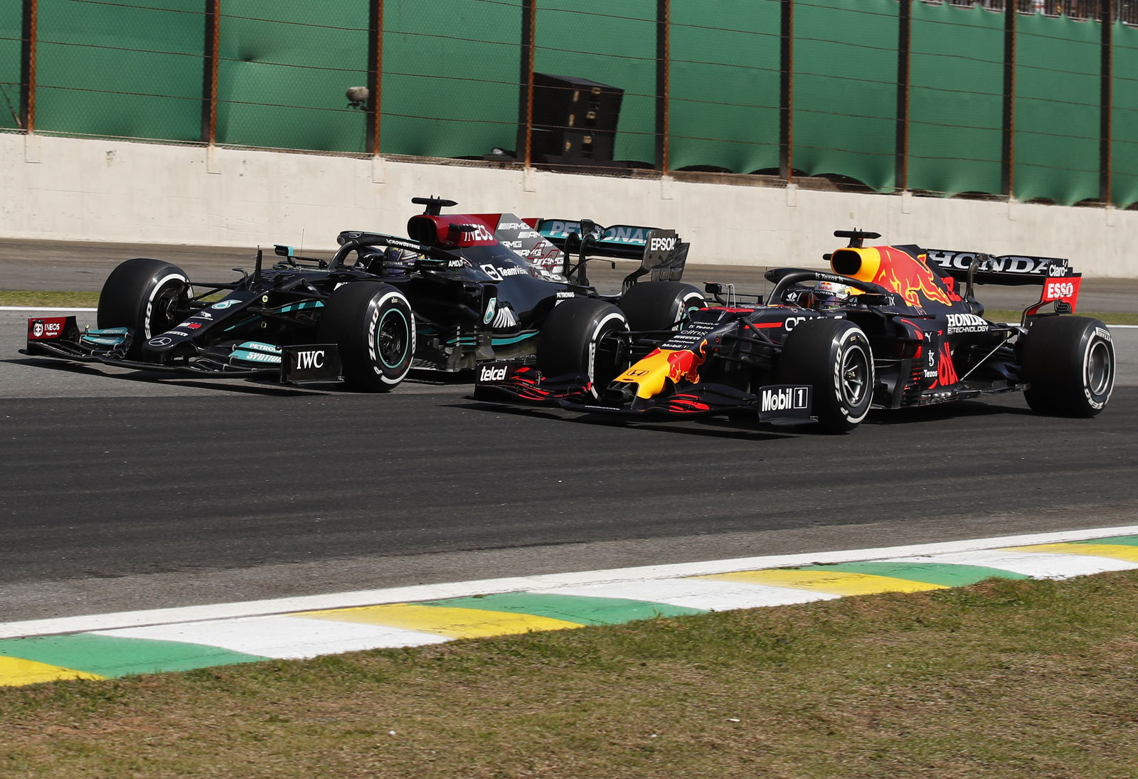 Decision not to penalise Verstappen “laughable” - Wolff