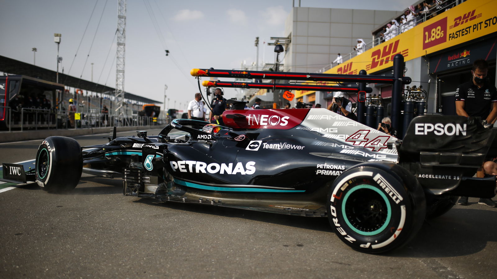 Mercedes denies Red Bull’s claim of rear wing score marks on F1 car