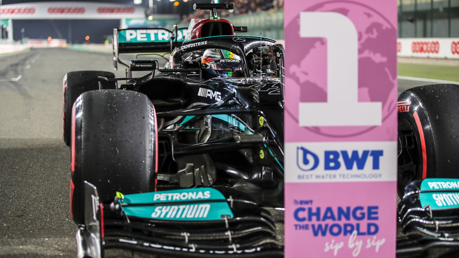 Hamilton Tegaskan Kenggulan Performa Mercedes bukan dari Upgrade
